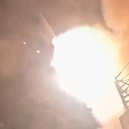Video | Verenigde Staten lanceren raketten vanaf vliegdekschip naar Iran