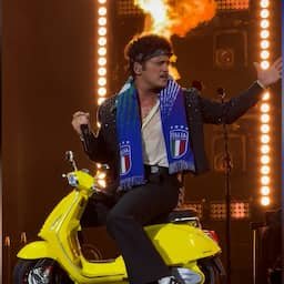 Video | Bruno Mars rijdt met Vespa over podium in Milaan
