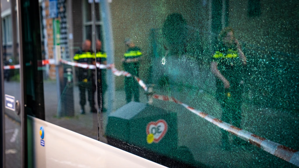 Stadsbus geraakt bij schietpartij in Rotterdam