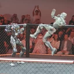 Video | Robot verliest hoofd na rake trappen van andere robot in China
