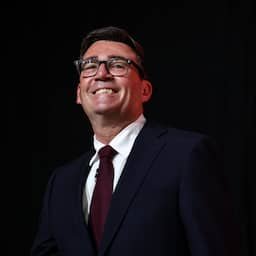 Burnham volgt Starmer op als Labour-leider en begint maandag als Britse premier
