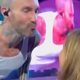 Video | Adam Levine geeft dochter een kus tijdens concert in Londen