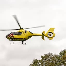 Man zit ruim twee uur klem in vuilniswagen en raakt zwaargewond in Rotterdam