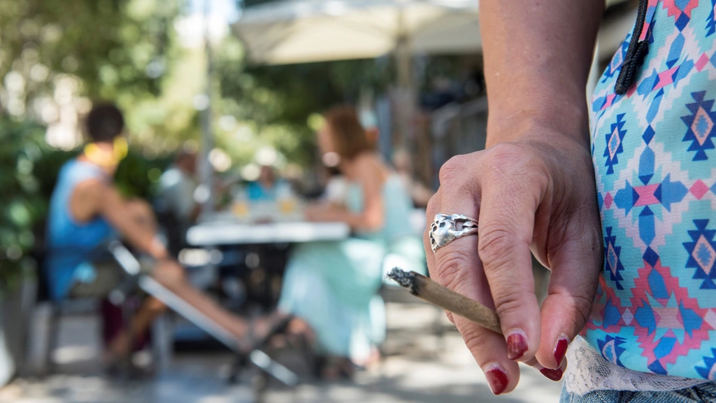 Spanje wil roken op terrassen verbieden en regels voor vapes aanscherpen