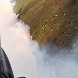 Video | Helikopterbeelden tonen bestrijding van bosbrand in Ierland