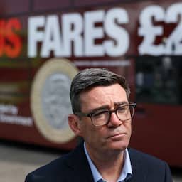 Britse premier verlaagt belasting voor pubs, clubs en muziekpodia