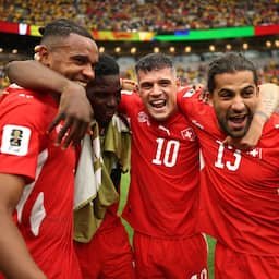 Zwitserland klopt Colombia via penalty's en is na 72 jaar weer kwartfinalist op WK