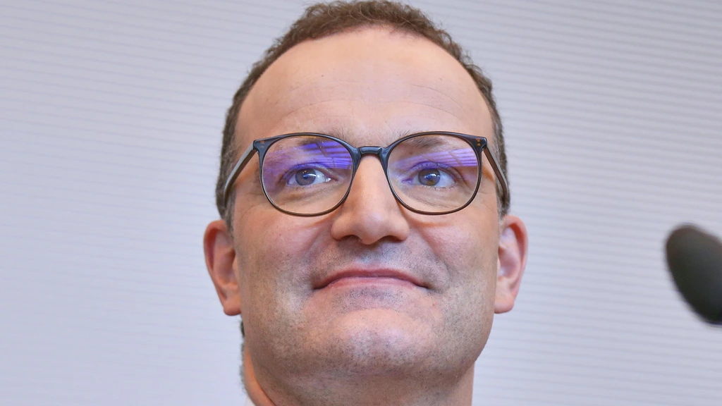 CDU-kopstuk hield legalisatie draagmoeders tegen, kreeg nu zelf zo een kind