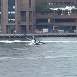 Video | Passagiers filmen crashlanding van watervliegtuig in New York