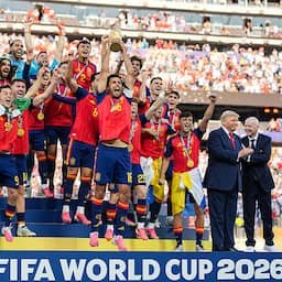 Video | Spanjaarden steken WK-beker de lucht in na winnen van finale