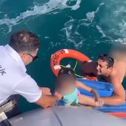 Video | Dobberend 5-jarig meisje gered door Turkse kustwacht op Egeïsche Zee