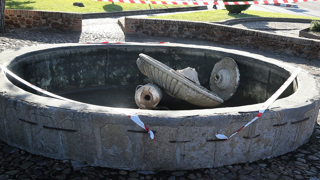 Fontein stort in bij WK-viering in Spanje, jongen (13) overleden