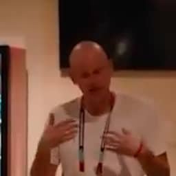 Video | Noorse bondscoach geeft emotionele speech in kleedkamer na WK-exit