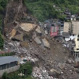 Video | Reddingswerkers zoeken naar overlevenden na aardverschuiving in China