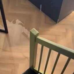 Video | Zangeres Tabitha deelt beelden van ondergelopen huis