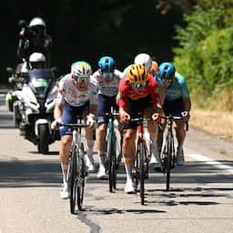 Live Tour | Arensman in kopgroep na loodzware klim, NOS slachtoffer van inbraak
