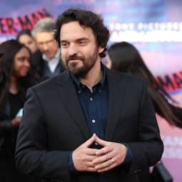 New Girl-acteur Jake Johnson ligt 15 jaar na hitserie niet op 'apegapen'