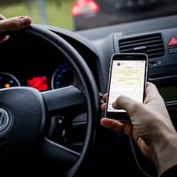 Binnenkort strafpunten voor verkeersonveilig gedrag zoals appen achter het stuur