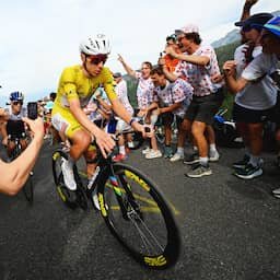 Pogacar aangeslagen na opgave Vingegaard in Tour: 'Heel verdrietig om te zien'