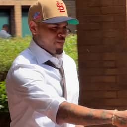 Video | Chris Brown bekent mishandeling, maar fans schreeuwen om handtekening