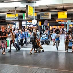 Wachtrijen in de hitte: noodkreet Griekse luchthavens om Europese grenscontrole