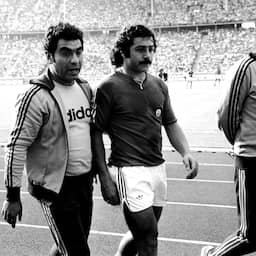 NU+ | De WK-speler met de eerste rode kaart wiens moeder werd gemarteld
