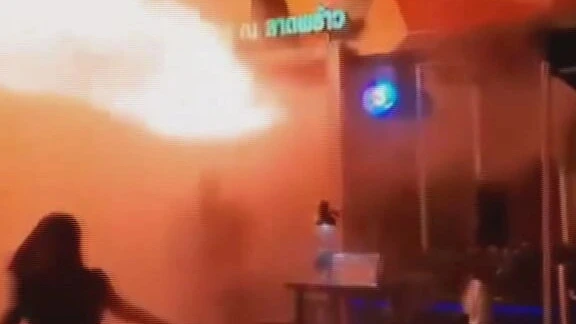 Tientallen doden door grote brand in café Bangkok