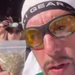 Video | Ali G maakt comeback op Wimbledon met zakje wiet