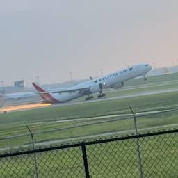 Video | Piloot in VS breekt landing af en veroorzaakt vonkenregen