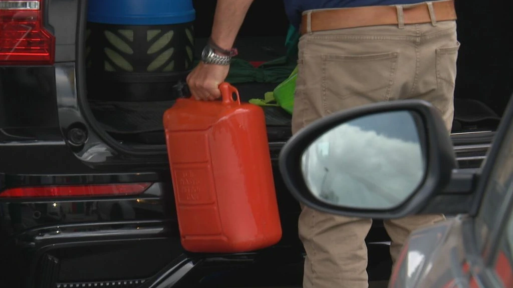 Zeeuwen nemen jerrycans vol benzine mee uit België, brandweer niet blij