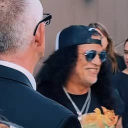 Video | Beveiligers herkennen Slash niet en sturen rockster weg bij vipingang