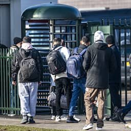 Kabinet neemt maatregelen tegen overlast in Ter Apel, Rode Kruis hervat werk