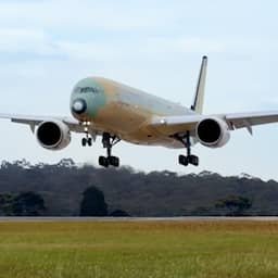 Video | Ultralangeafstandsvliegtuig landt na testvlucht van 19 uur in Australië