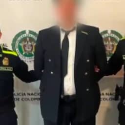 Video | Colombiaanse politie betrapt neppiloot met 10 kilo cocaïne onder kleding