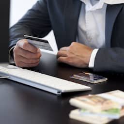 Honderden Nederlanders voor miljoenen opgelicht door nepadviseurs