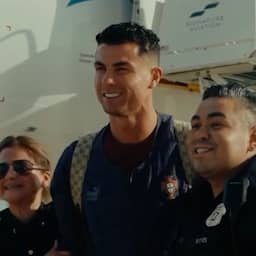 Video | Politieagenten maken selfie met Ronaldo op vliegveld van Dallas