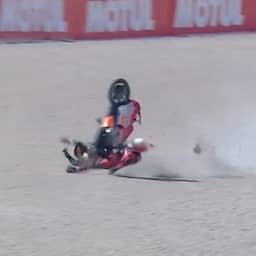 Video | Coureurs vliegen over de kop bij zware crash MotoGP