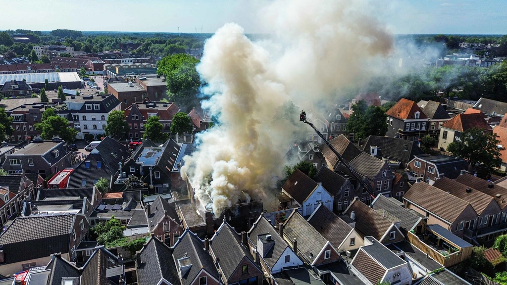 Grote brand in centrum Meppel, verschillende panden ontruimd