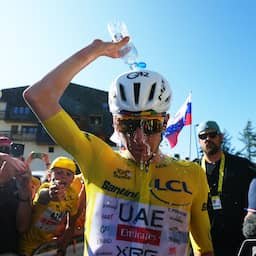 Pogacar verpulvert klimrecord van Pantani op Alpe d'Huez en dankt ploeggenoten