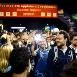 Man in rolstoel is eerste binnenkomer van Vierdaagse: 'Kon safetycar niet inhalen'