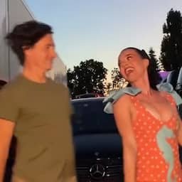 Video | Oud-premier Canada huppelt in promo voor single van vriendin Katy Perry