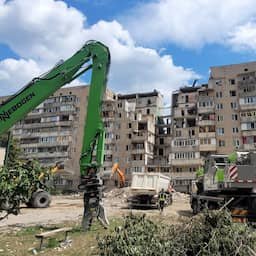 Terwijl Zelensky op NAVO-top wéér vraagt om luchtafweer, ligt Kyiv in puin