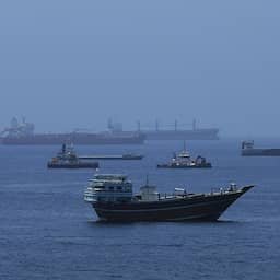Tientallen schepen door de Straat van Hormuz ondanks aanvallen