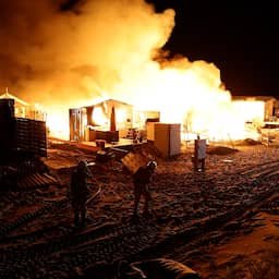 Video | Grote brand verwoest meerdere strandhuisjes in Velsen-Noord
