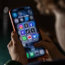 VK gaat sociale media voor zestien- en zeventienjarigen 's nachts uitschakelen