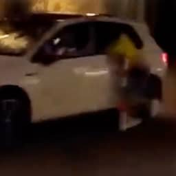 Video | Man meters meegesleurd bij autodiefstal in Dortmund