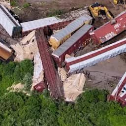 Video | Drone filmt tientallen ontspoorde wagons na ongeval in Canada