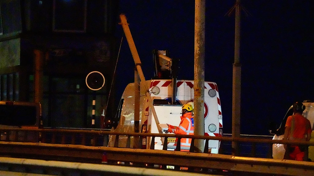 Camera's geplaatst om vrachtwagenverbod Merwedebrug te handhaven