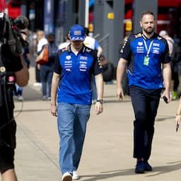 Verstappen valt in slotfase uit na schuiver op Silverstone, Leclerc wint verrassend