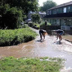 Video | Apeldoornse straat staat blank na grote waterleidingbreuk